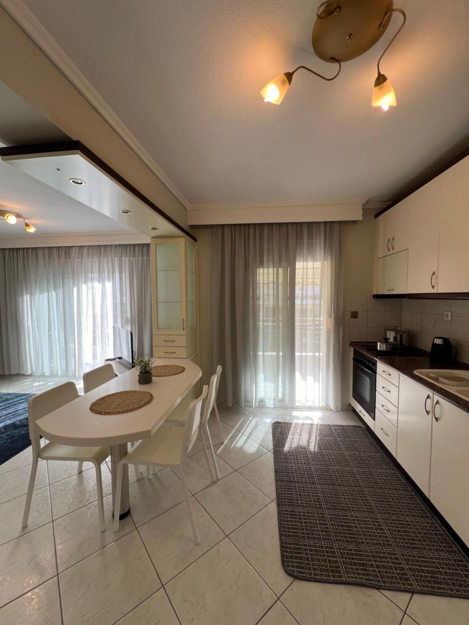 Parma'S Pool Apartment Peraía Eksteriør bilde