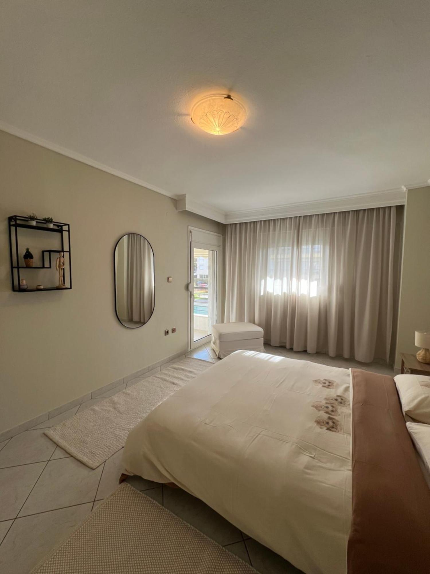 Parma'S Pool Apartment Peraía Eksteriør bilde